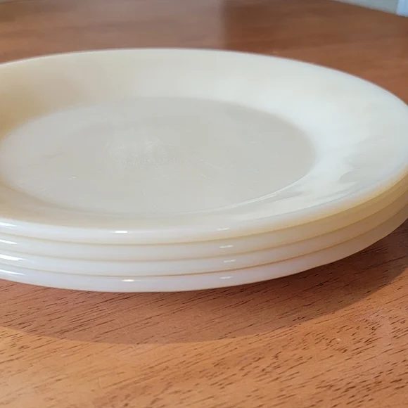 Vintage Fire King Ivory 9" dinner plates. Set of 4 - Picture 1 of 7